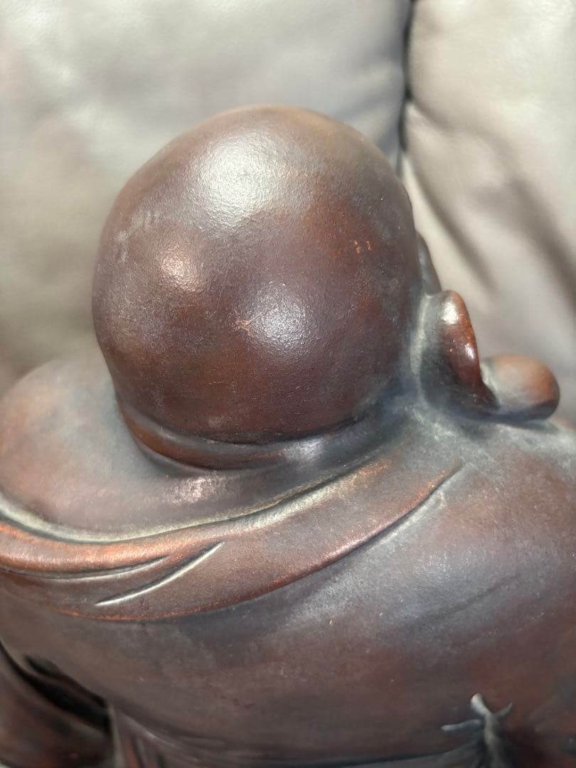 七福神の一人である「布袋様（ほていさま）」の置物