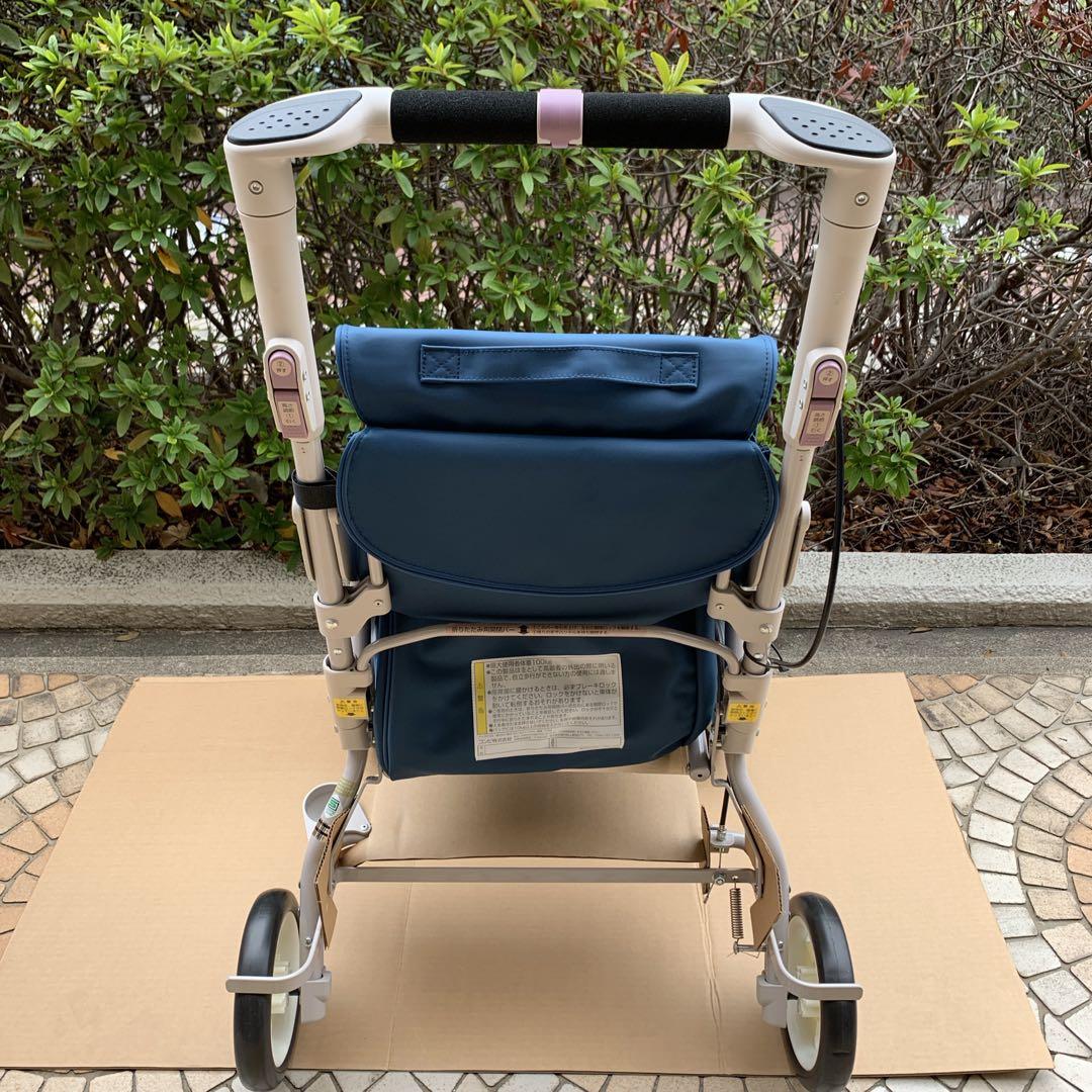 新品未使用品　Combi　コンビキャリーネオ　シルバーカー　座れる　歩行補助