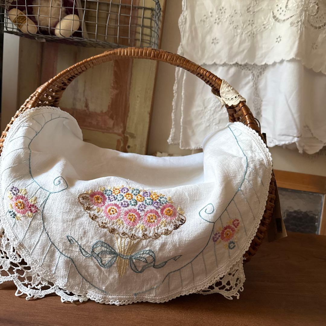 SALE❣️フランスアンティークஐ⋆*レースと花束の刺繍クロス