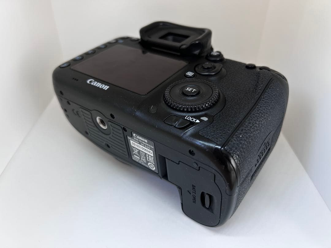 ☆Canon EOS 7D MarkII ボディ☆ 完動品 キヤノン ムック本付
