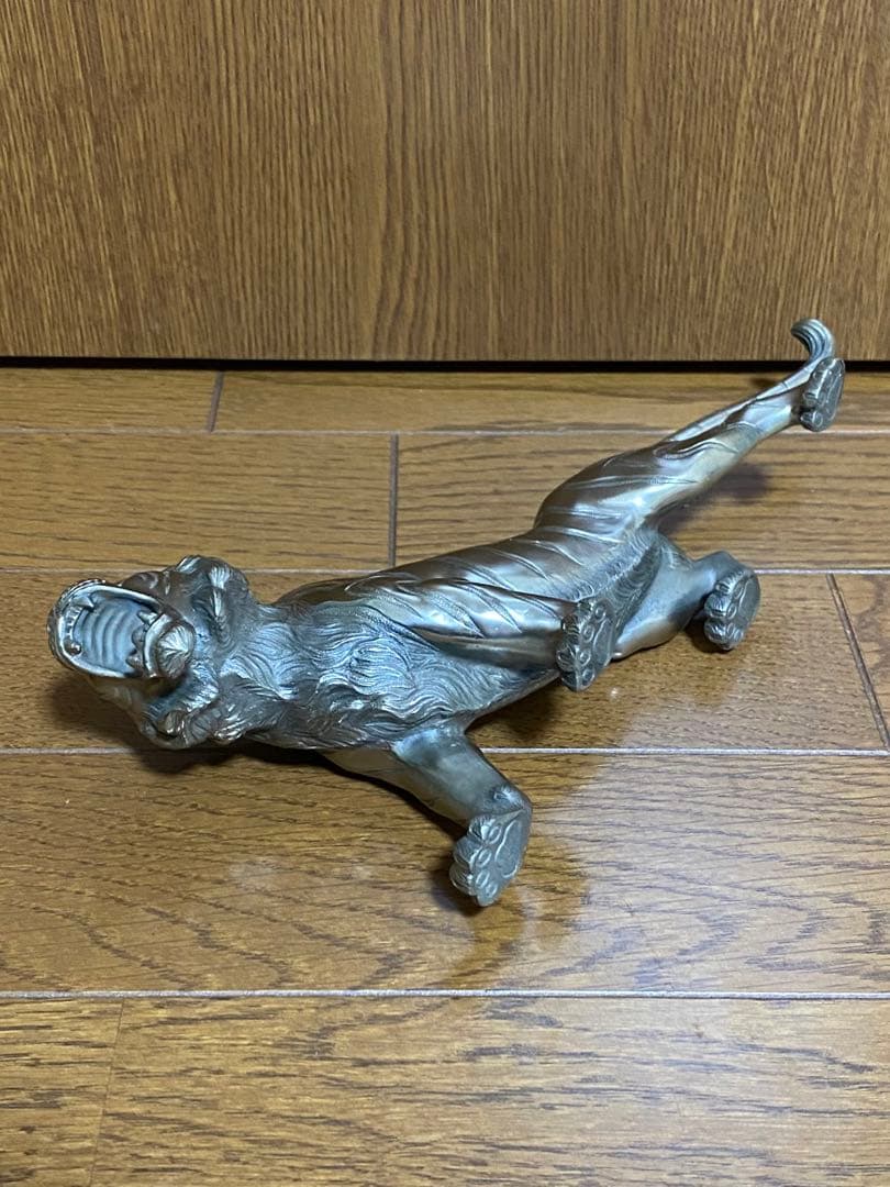 村田宏作 虎 置物 飾り物 トラ 寅 とら 金属工芸 彫刻 骨董品 白銅製