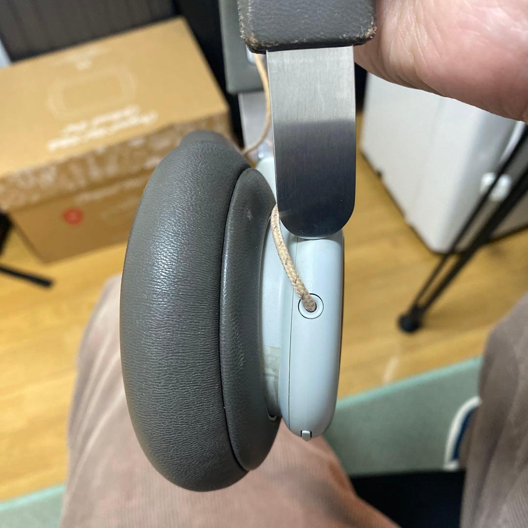 B&O ワイヤレスヘッドホン シルバー 迷彩ケース付き