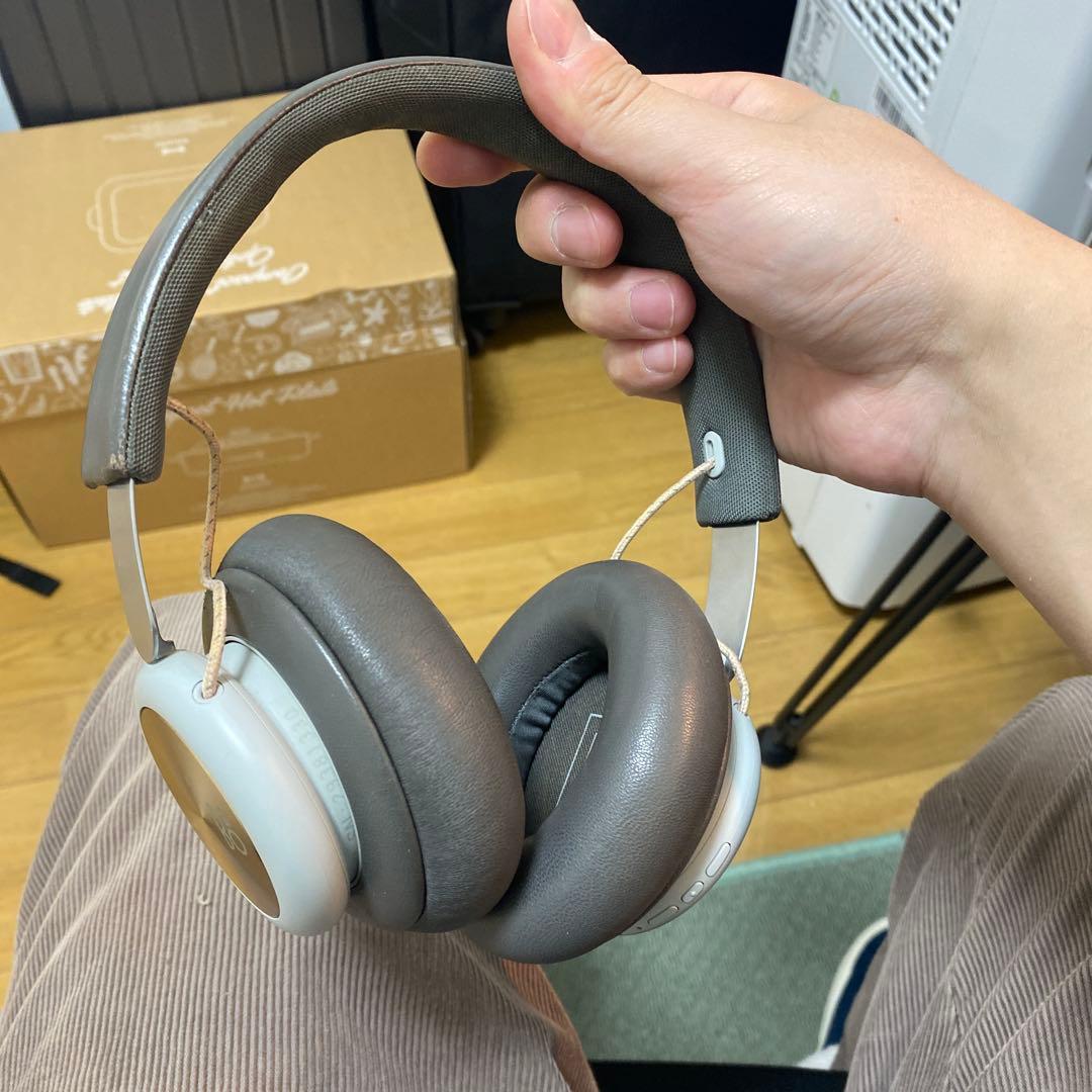 B&O ワイヤレスヘッドホン シルバー 迷彩ケース付き