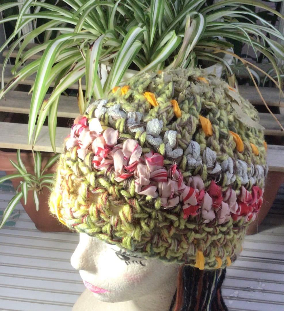手作りニット帽　❣️高級シルク縮緬リボン　ハンドメイド ビーニー　鶯色