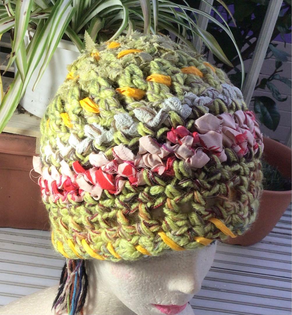 手作りニット帽　❣️高級シルク縮緬リボン　ハンドメイド ビーニー　鶯色