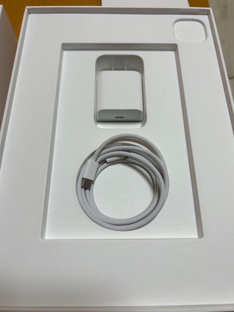 iPad Pro 11インチ M4 WiFi 256GB ホワイト 付属品付