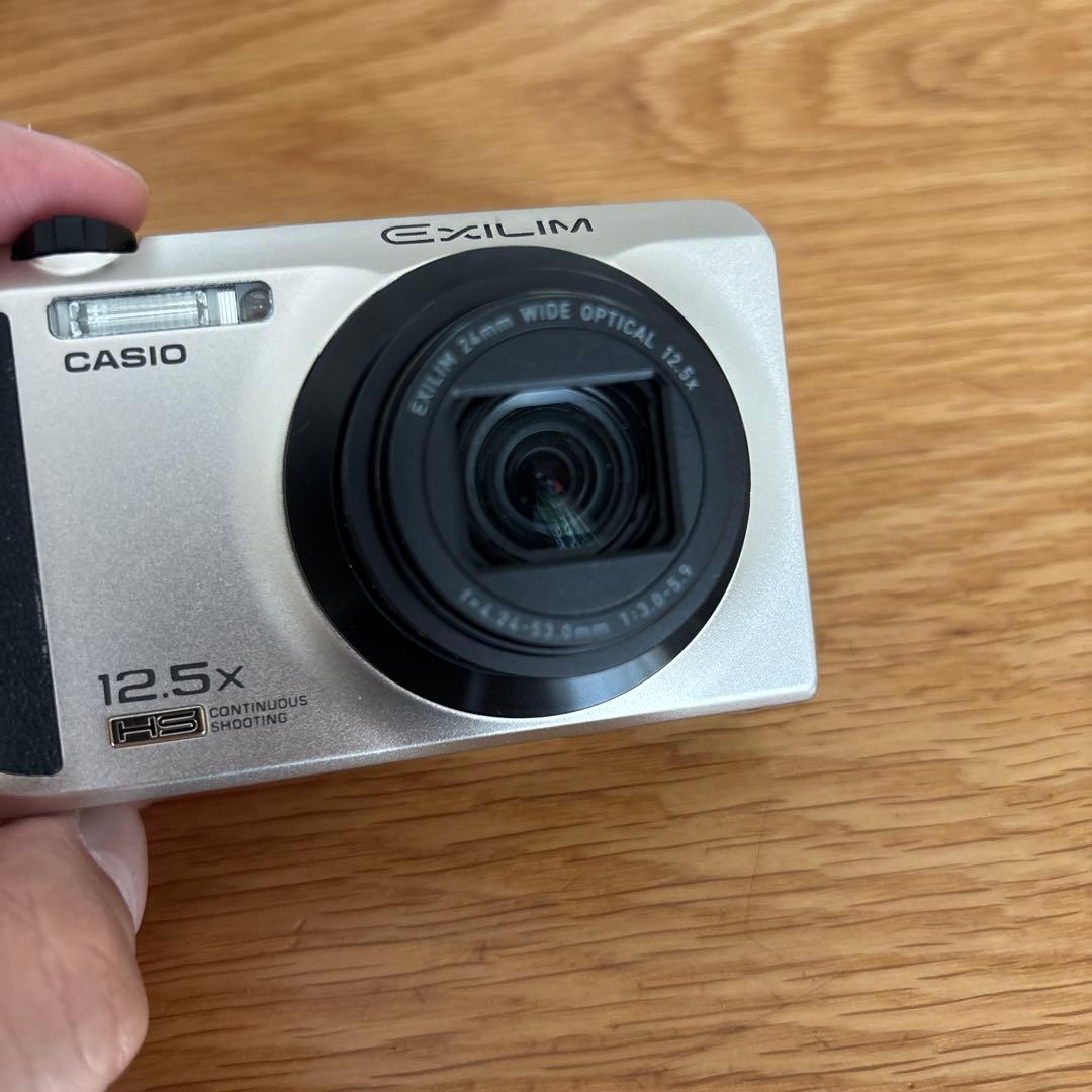 CASIO EX-ZR300 コンパクトデジタルカメラ値下げ不可。