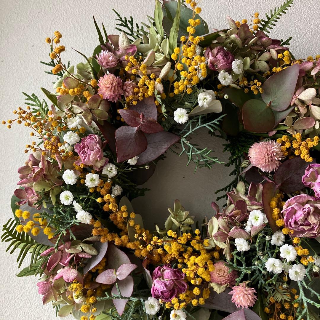ユーカリとミモザのシックな春色リース　水無月紫陽花　バラ　千日紅　銀葉アカシア