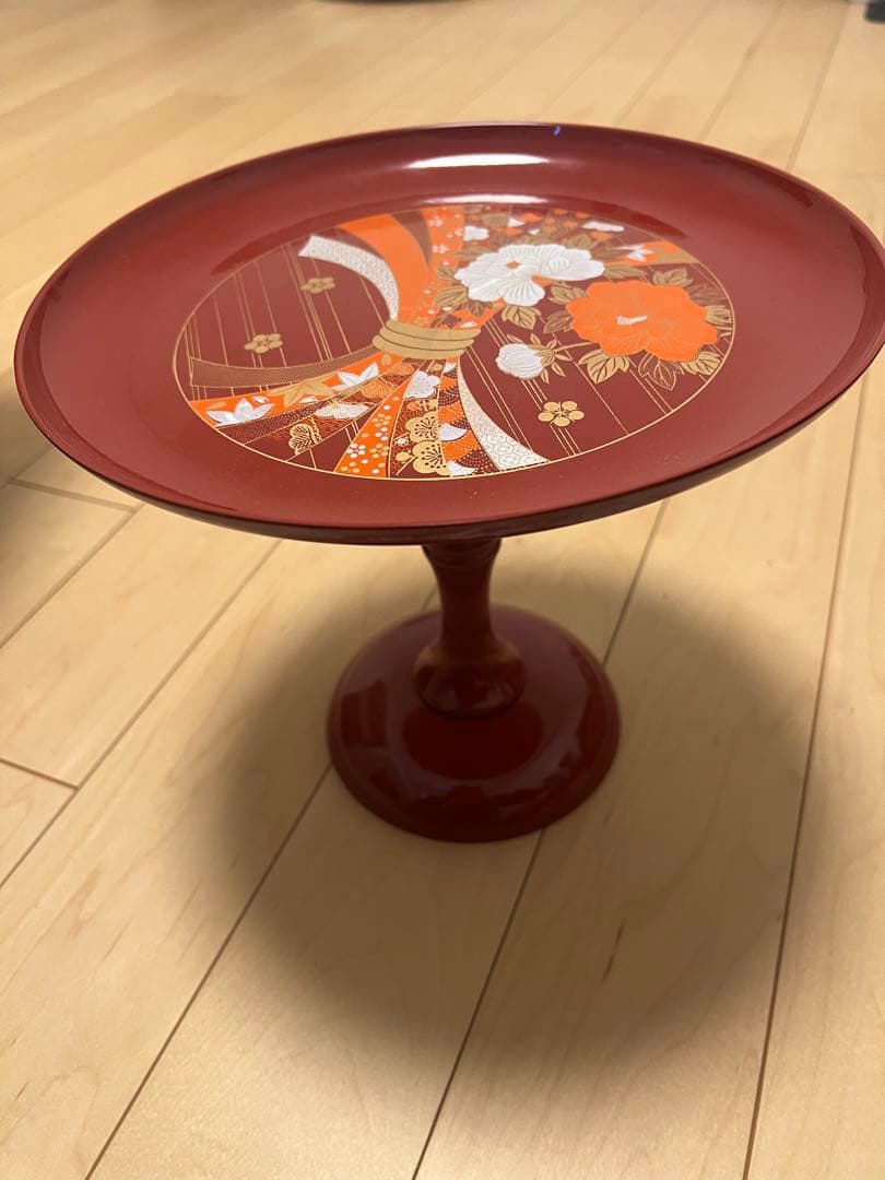 花柄 赤い漆器 脚付き皿