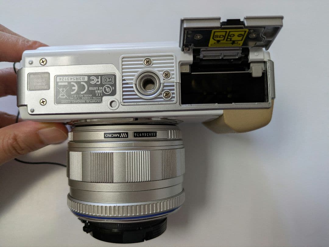 OLYMPUS E-PL1ミラーレス一眼 レンズキット ホワイト【動作確認済み】