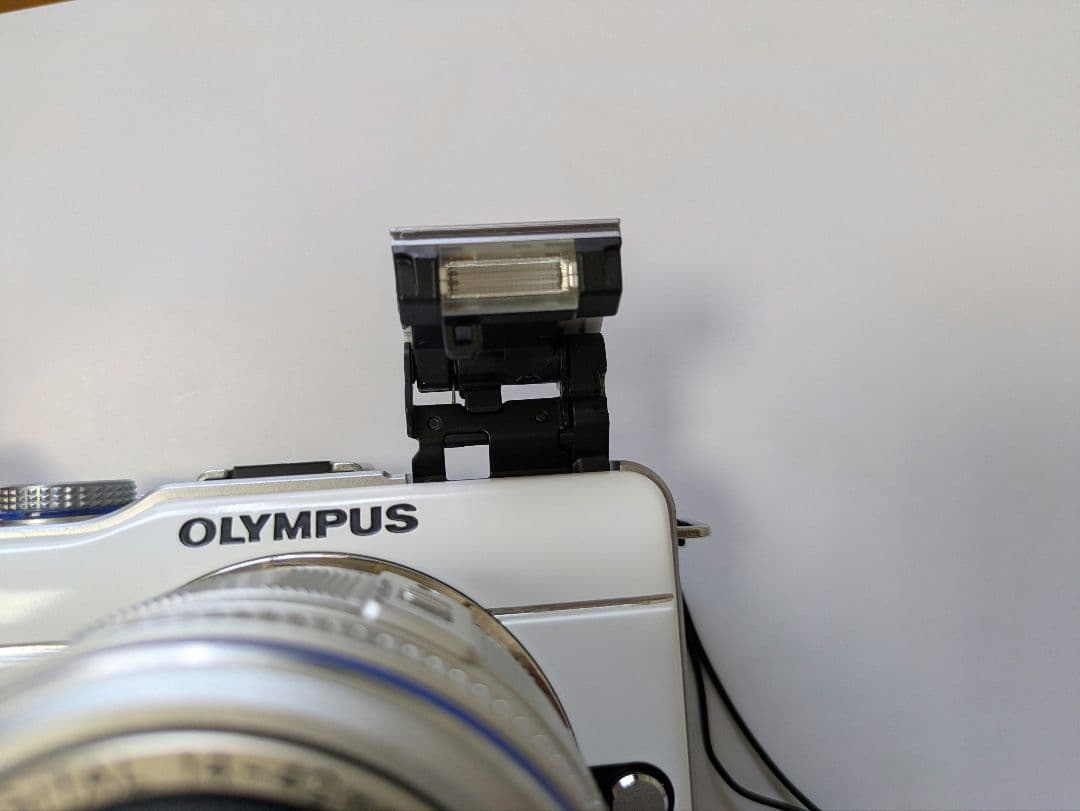OLYMPUS E-PL1ミラーレス一眼 レンズキット ホワイト【動作確認済み】