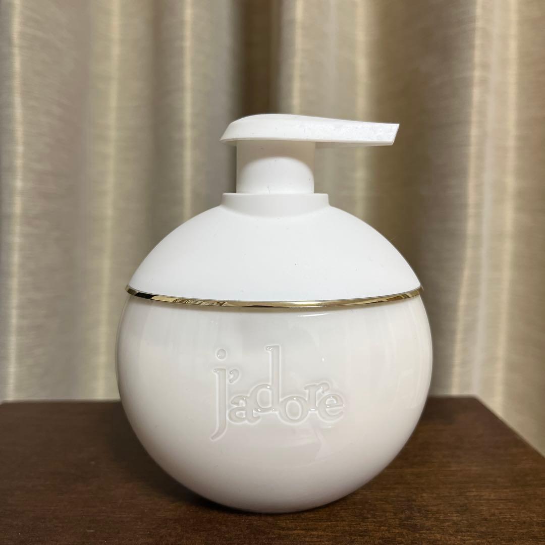 CHRISTIAN DIOR J'adore ボディクリーム ギフトボックス付き