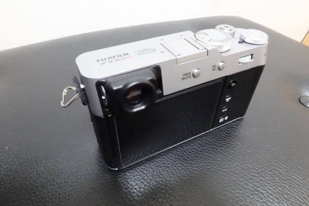 FUJIFILM X100VIコンパクトデジタルカメラ　シルバー