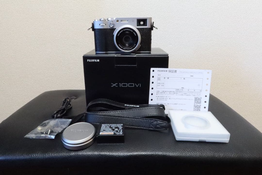 FUJIFILM X100VIコンパクトデジタルカメラ　シルバー