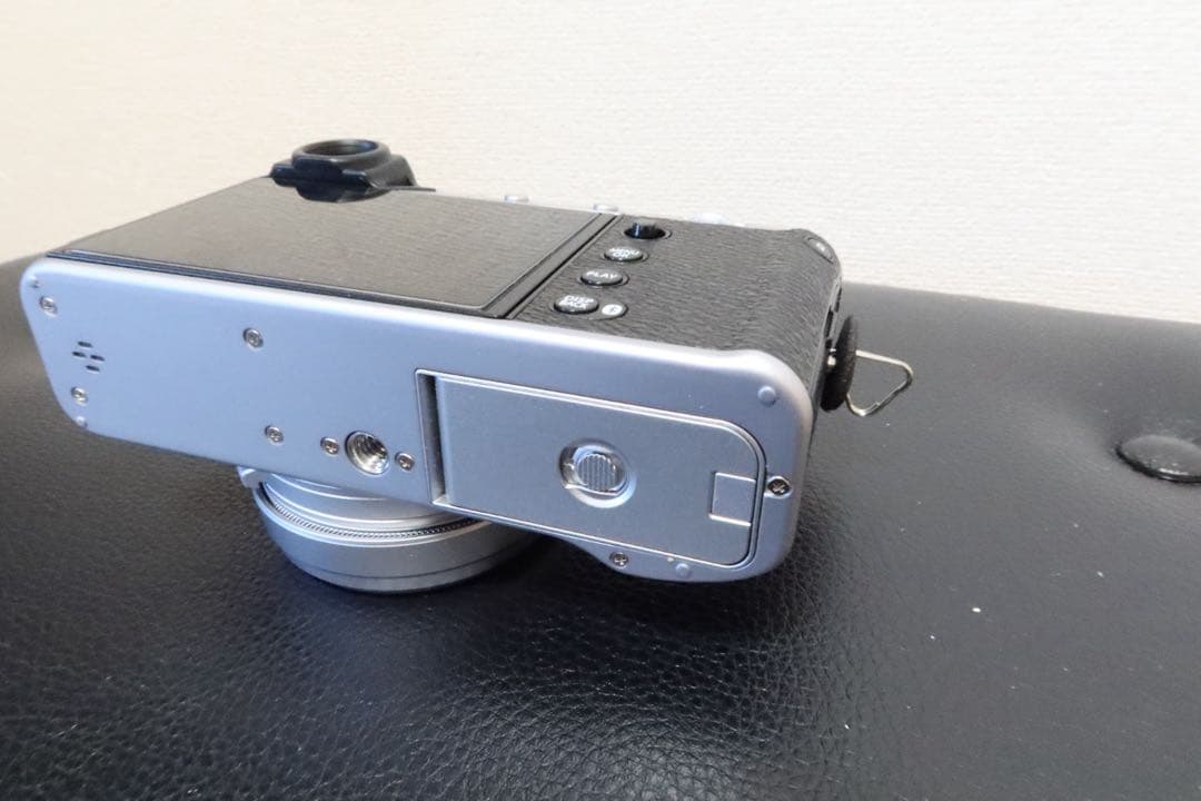 FUJIFILM X100VIコンパクトデジタルカメラ　シルバー