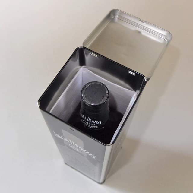 Jack Daniel’sNo.7テネシーウイスキー700ml 40%缶Box入