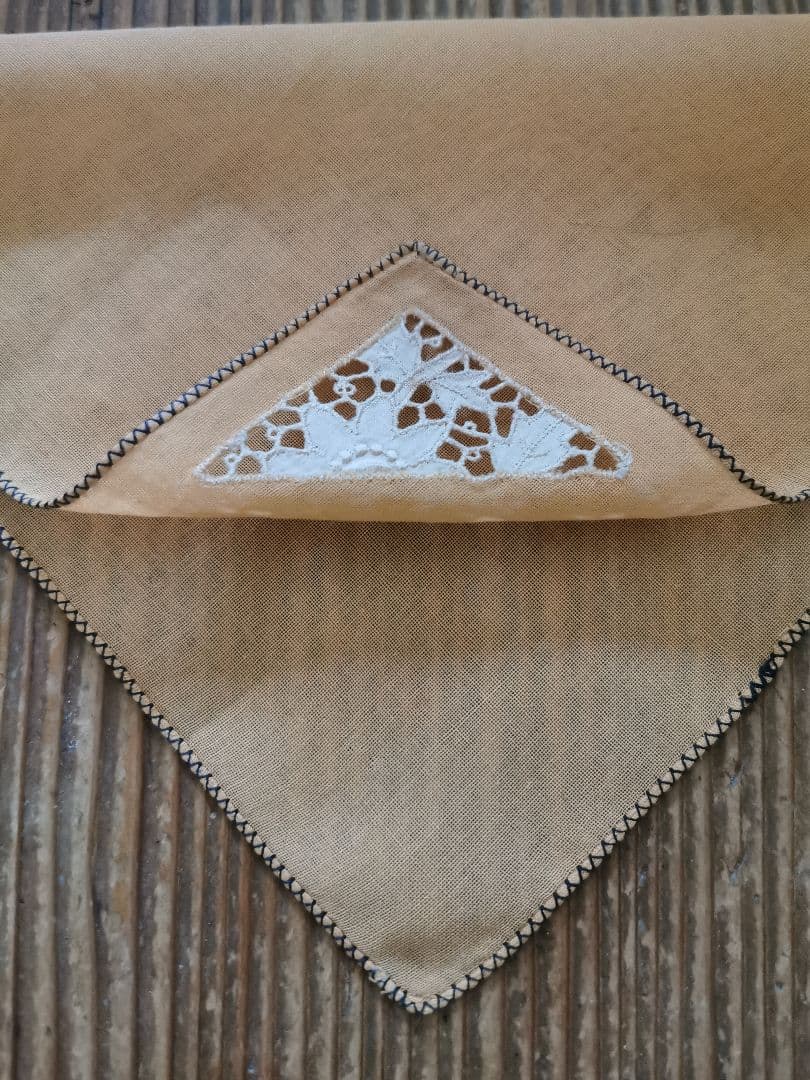 アンティークイギリス クレマチス刺繍オープンカットワーク嵌込 シアー杏色ハンカチ