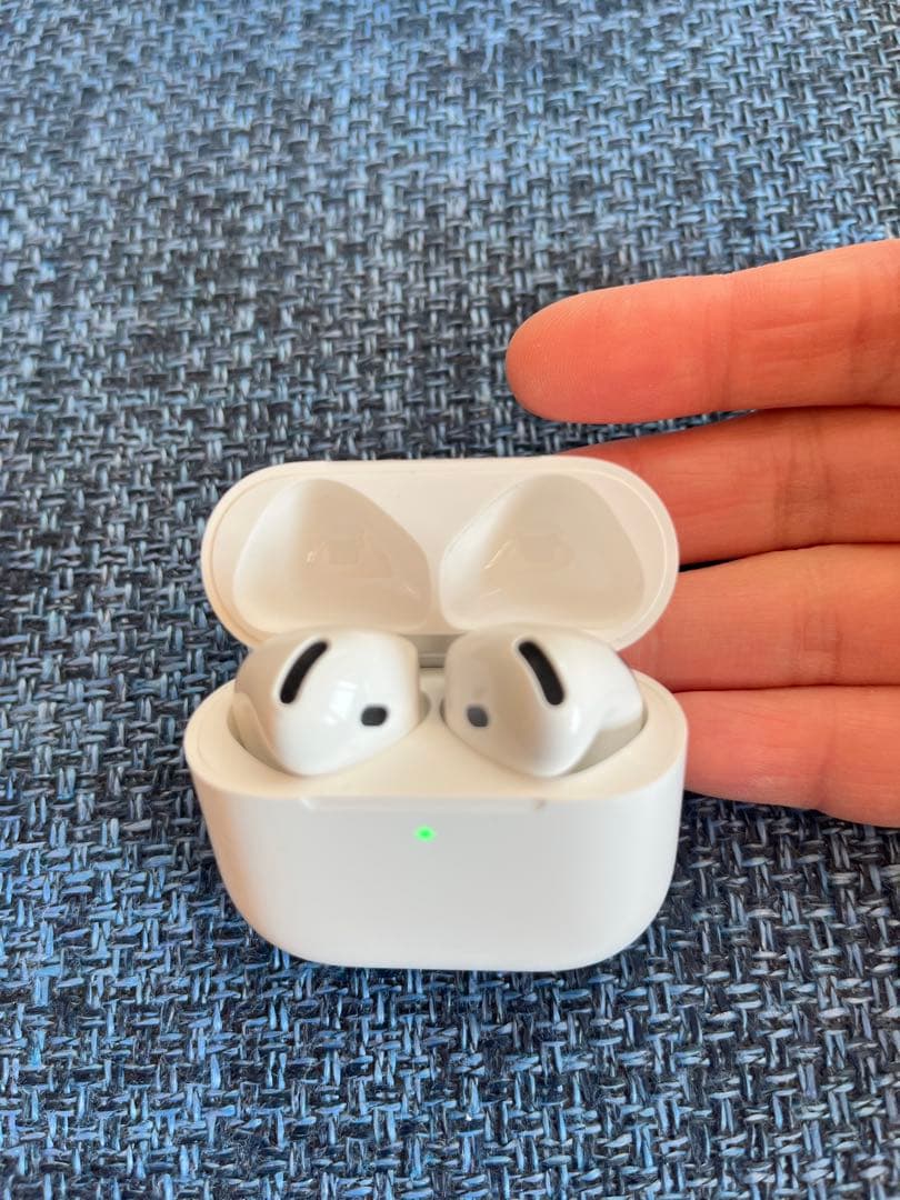 AirPods4 本体 充電ケース付き・ノイズキャンセリング付きなし