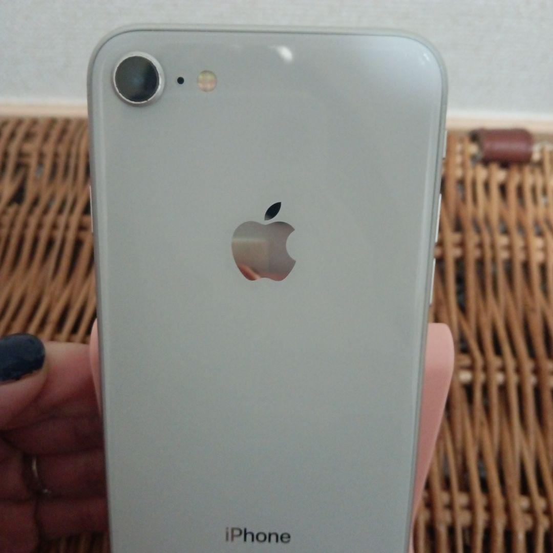 iPhone8　シルバーホワイト　美品