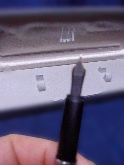 状態の良いdunhill 銀張りの万年筆　14金　ペン先　 専用ケース付き