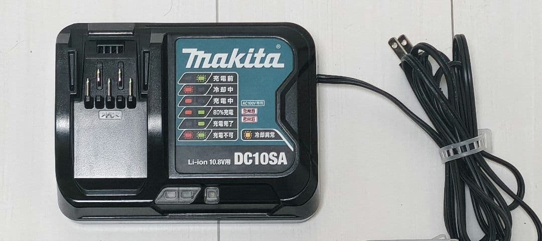 マキタ　充電式クリーナ CL107FD 充電器DC10SA多数アタッチメント付き