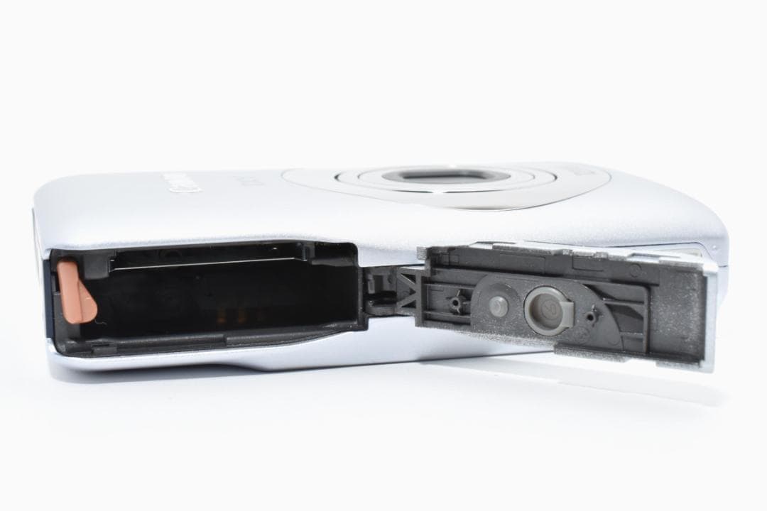 超美品 キヤノン 200F コンパクトデジタルカメラ シルバー Canon