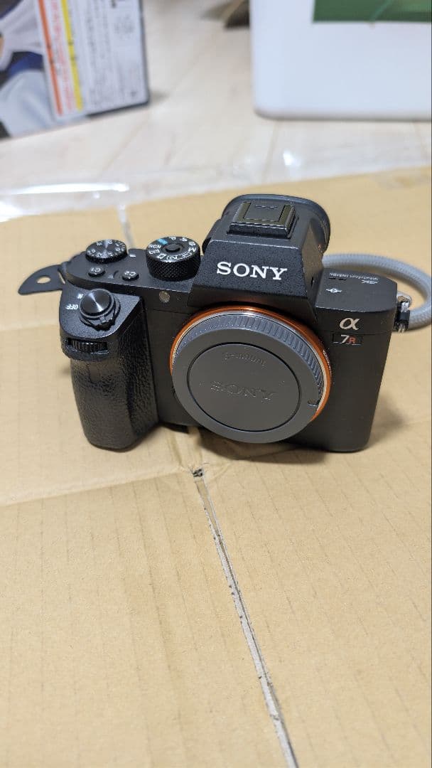 SONY α7rii　美品　バッテリー２個　箱付き　シャッター回数１００００回