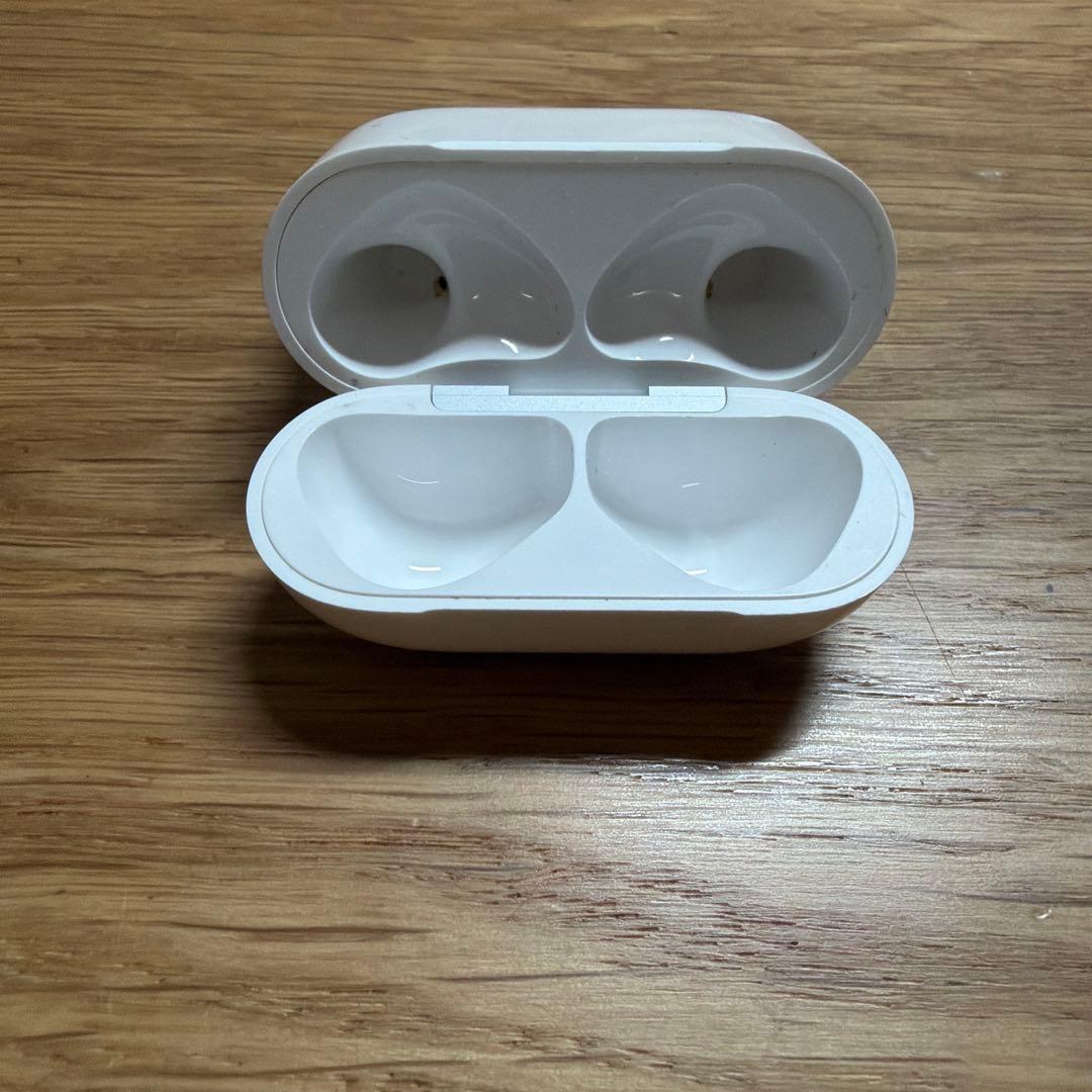 【右耳とケースのみ】AirPods4 ノイズキャンセリング 本体 充電ケース付き