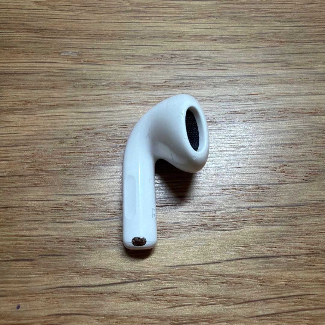 【右耳とケースのみ】AirPods4 ノイズキャンセリング 本体 充電ケース付き