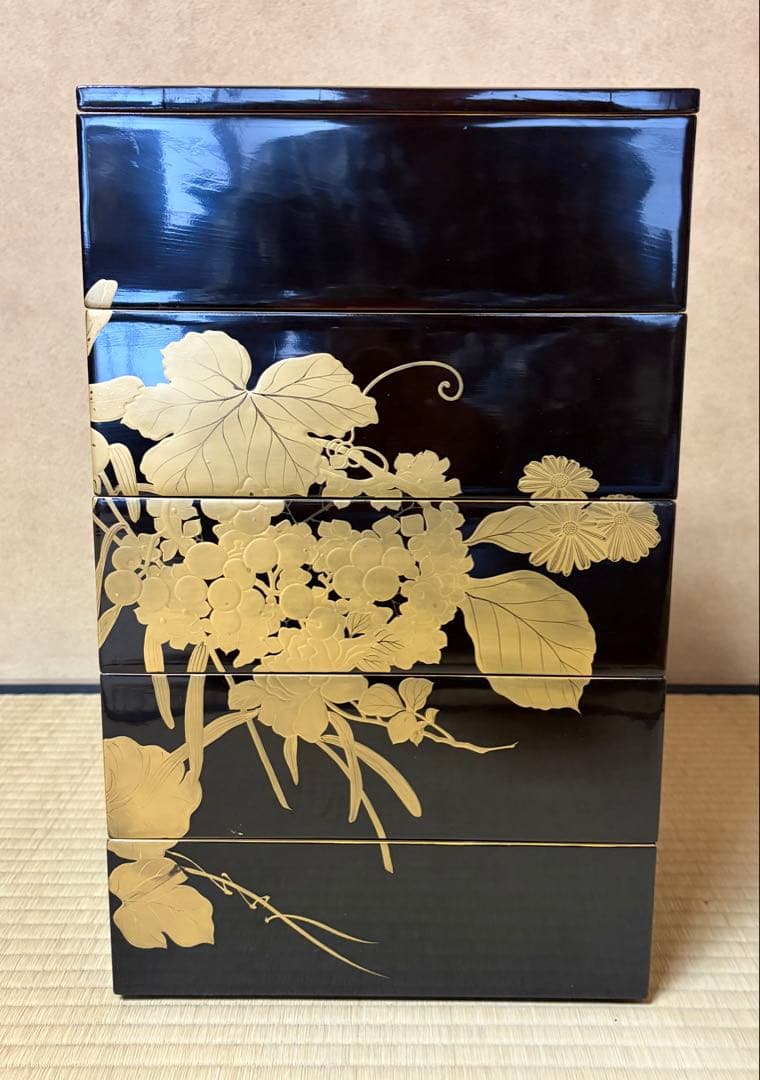 輪島塗　金蒔絵の美しい段重　替え蓋付き