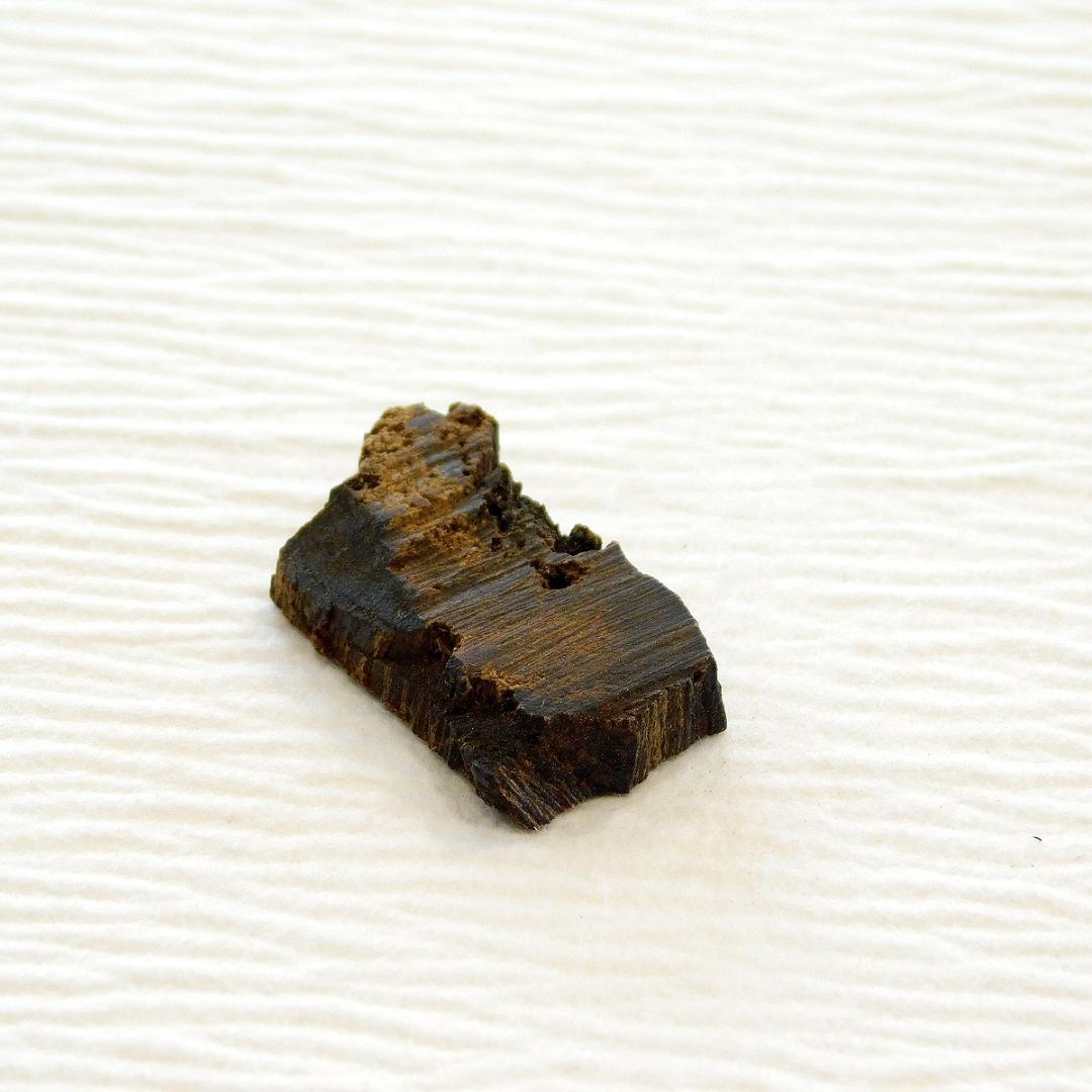 ◆ 「頂上古渡 沈香」　約2.5g　ボルネオ沈香　　　　　◇ 香木　伽羅　茶道具