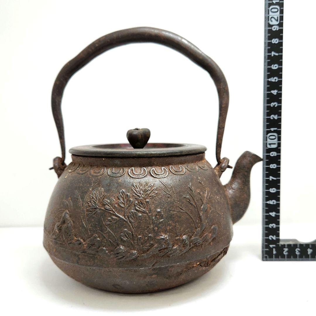 Y3558 龍文堂造 古銅蓋 小丸唐草彫刻古鍛鉄瓶