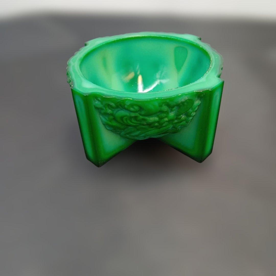 311 緑色の灰皿（箱付き）