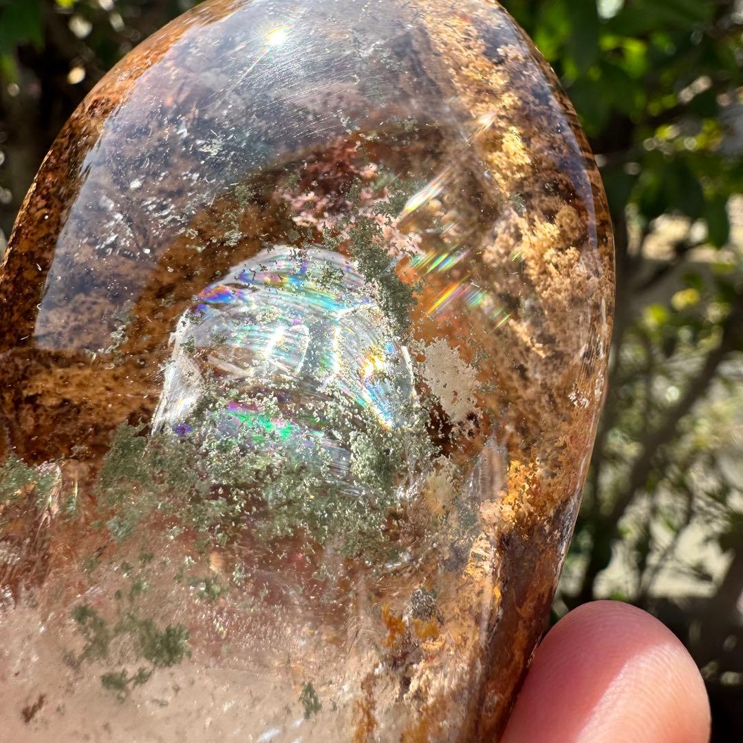 ガーデンアイリス水晶置物　天然アイリス　大きな虹入り