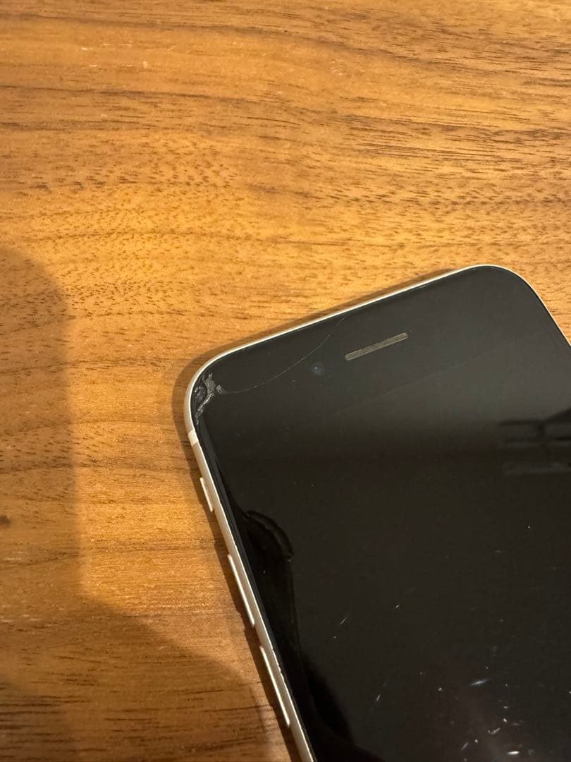 iPhoneSE 第2世代(SE2) ホワイト 64GB SIMフリー　割れあり