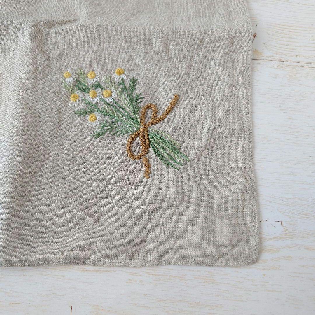 手刺繍入り　リネンクロス/リネンハンカチ【ミモザブーケ】