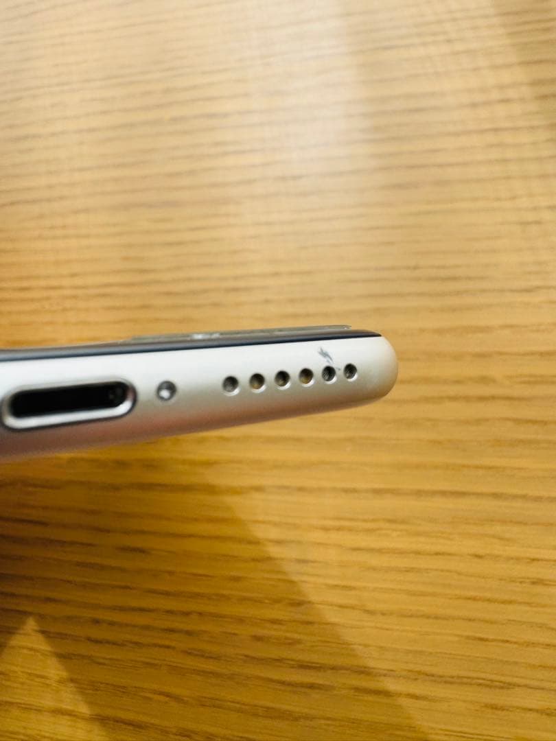 【めるよ】iPhoneSE 第三世代 64GB スターライト