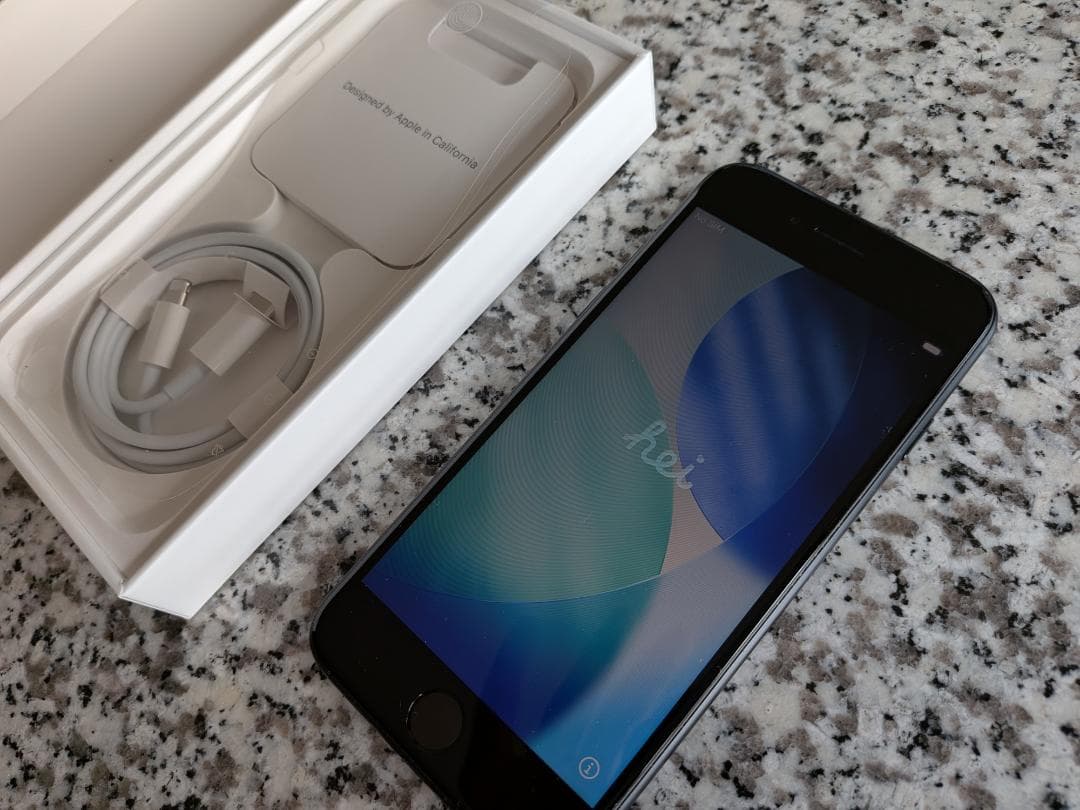 iPhone SE 3 64GB SIMフリー 【バッテリー93％】ミッドナイト