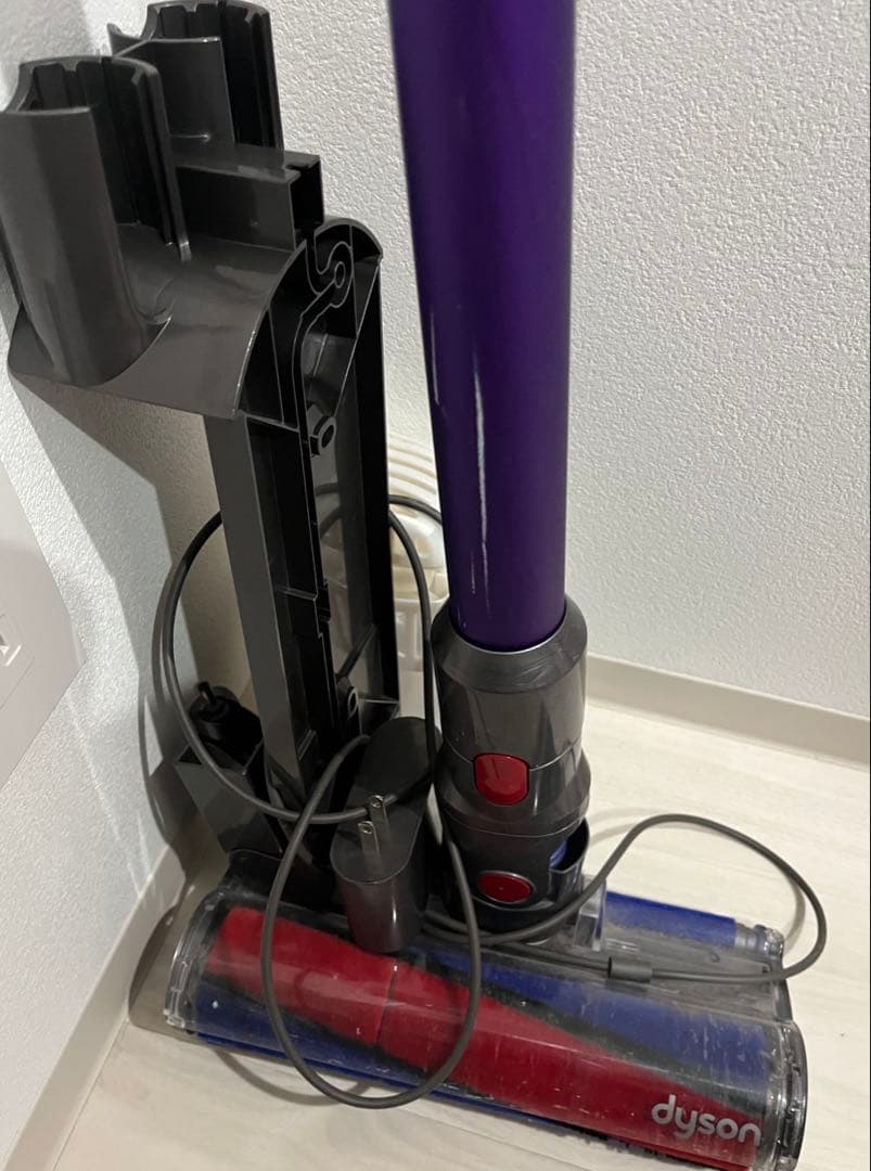 ダイソン　Dyson SV10 V8 fluffy 掃除機