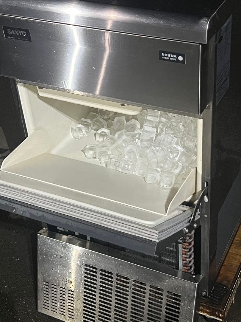 サンヨー　業務用製氷機　SIM-S38A