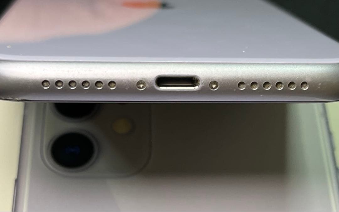 iPhone11 purple 本体　スマホ