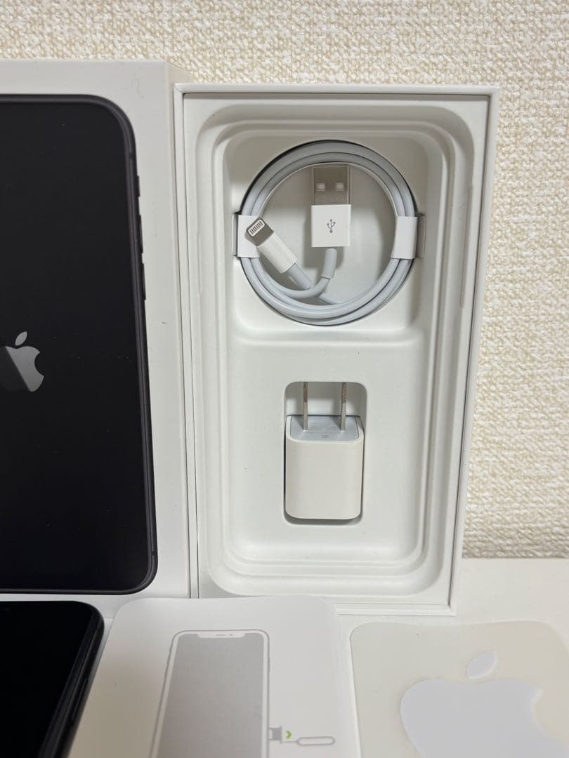 iPhone11 本体 ブラック 64GB SIMフリー 箱あり 充電器付き