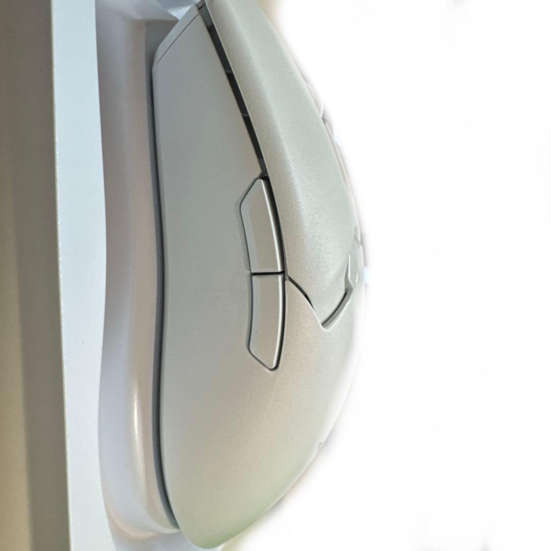 超美品 新品同様Razer Viper V2 Pro White Edition