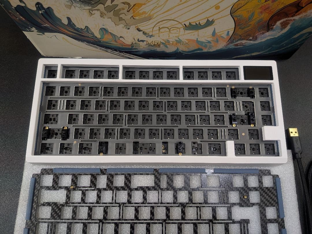 Zoom75　ホワイト（E-White） Tri‑Mode