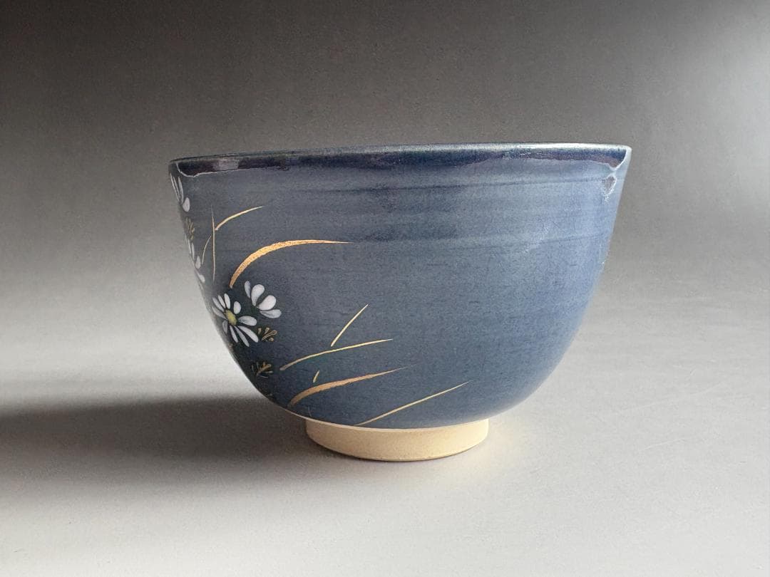 東山深山　茶碗　紺釉　菊　茶道具
