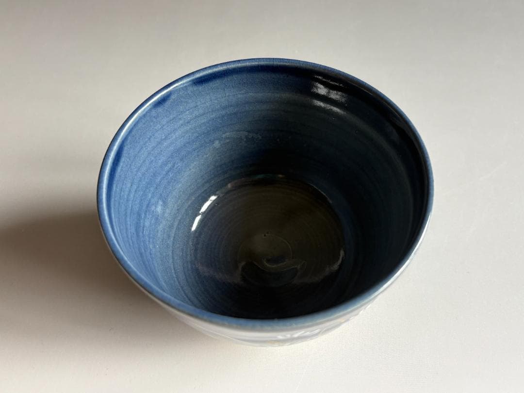 東山深山　茶碗　紺釉　菊　茶道具