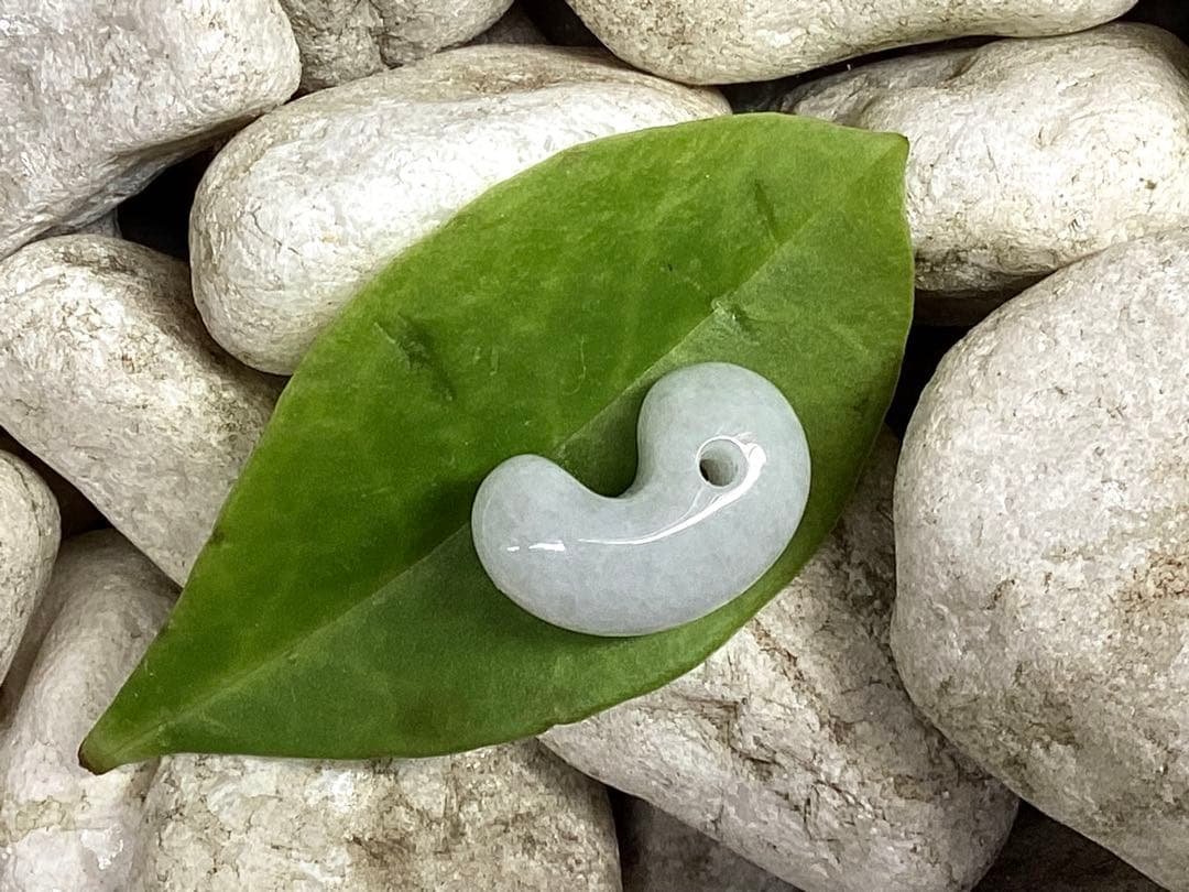 ✳味身良好‼️ アイスジェイド　氷‼️ 糸魚川翡翠勾玉高品質　鑑定機関