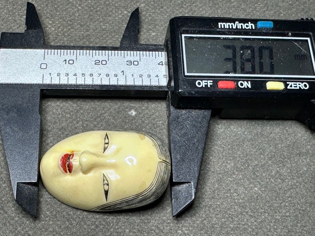 極上　根付　天然素材　アンティーク　骨董　飾り物　古美術品　 置物　細密細工
