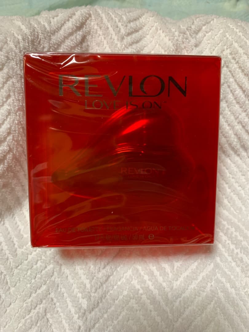 REVLON レブロン LOVE IS ON オードトワレ