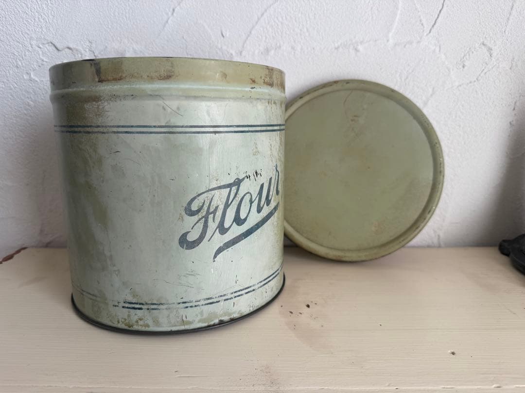 アンティーク　FLOUR缶